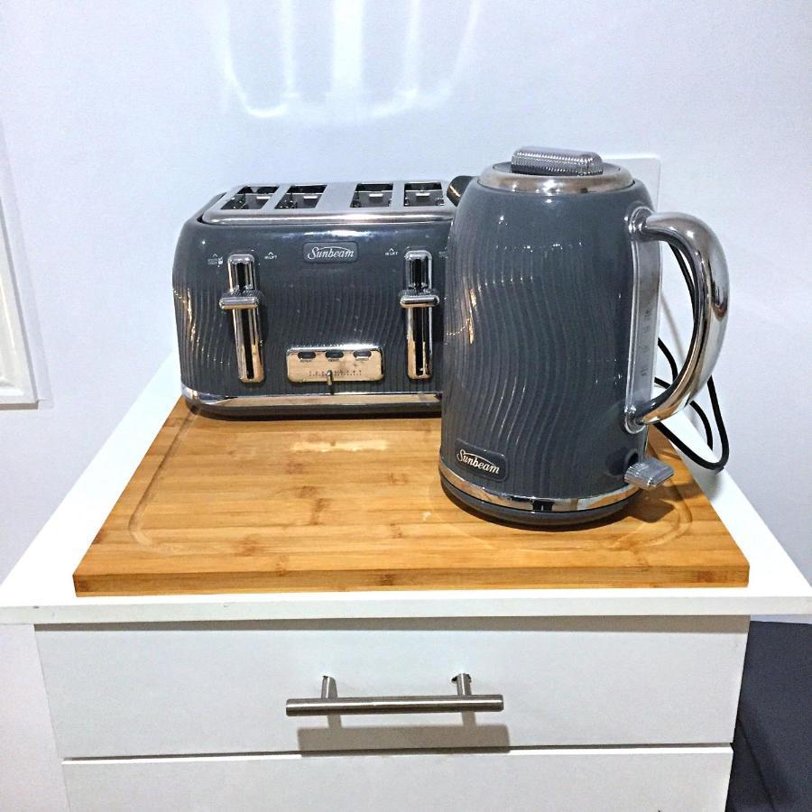 Large Studio Unit Close To Theme Parks ゴールドコースト エクステリア 写真